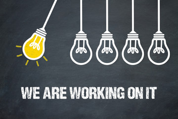 Fototapeta premium We are working on it / Lampen / Konzept