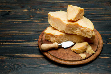 pieces of parmesan or parmigiano cheese and grapes