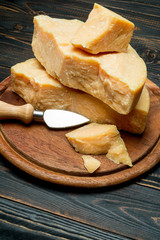 pieces of parmesan or parmigiano cheese and grapes