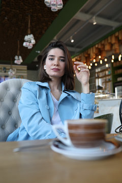 Attractive young woman sitting in cafe.
