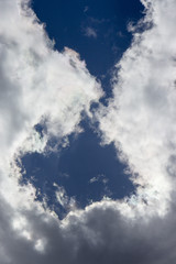 Obraz premium White cloud on a clear blue sky