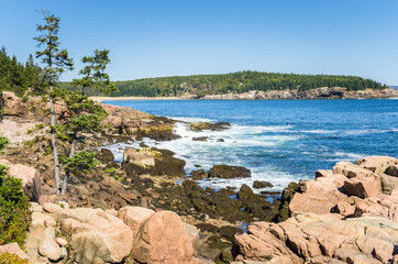 Fototapeta na wymiar View of the Coast of Acadia National Park, Maine, on a Clear Autumn Day