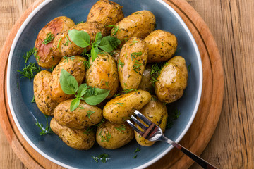 baked potatoes, blue plate, close-up, home kitchen, potatoes in the peel