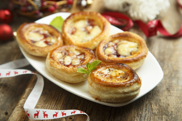 Puff pastry appetizers with berries and cheese