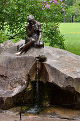 Fototapeta na wymiar The Catherine Park Sculpture. Fountain Girl with broken jug. Tsarskoye Selo (Pushkin). St. Petersburg