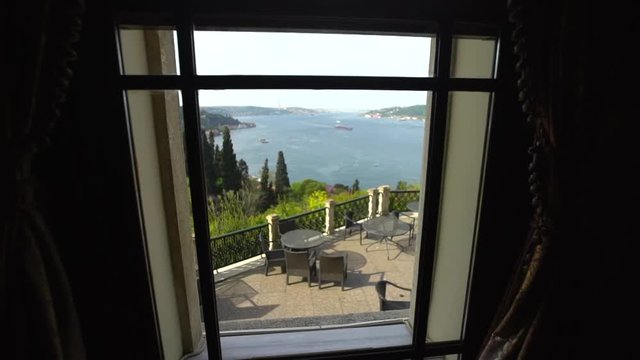 adile sultan in İstanbul boshporus window garden