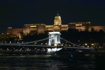 Fototapeta na wymiar Chain Bridge and the castle in Budapest