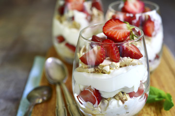 Delisious traditional english dessert eton mess.