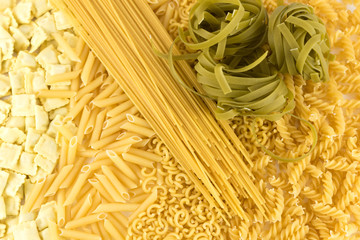 variety of raw pasta: curls, fideuá, macaroni, pasta stuffed with meat and pasta nests