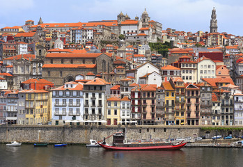 Fototapeta na wymiar Porto skyline in Portugal, Europe