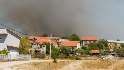 Series of wildfires in Croatia approaching village