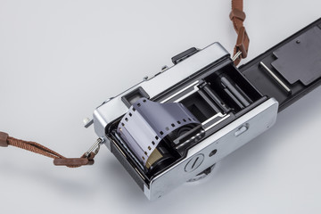 フィルムをつめているところ