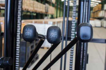 The lever hydraulic system of forklifts