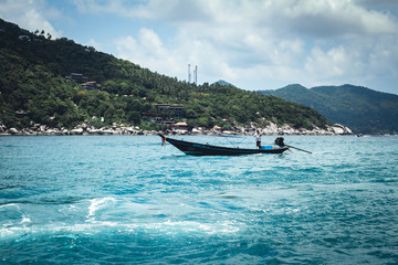 Fototapeta na wymiar Travel on the island sea the beach Waves and fishing boats 