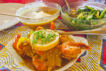 crevettes à la créole, grains et brèdes
