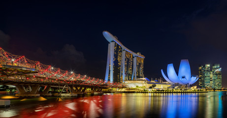 Fototapeta na wymiar The Helix Bridge downtown Singapore
