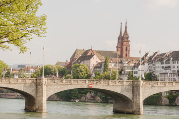 Basel, Rhein, Rheinbrücke, Stadt, Altstadt, Grossbasel, Münster, Kirche, Rheinufer, Uferweg, Schifffahrt, Frühling, Sommer, Schweiz