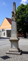 Obraz premium Bad Liebenwerda, sächsische Postsäule auf dem Rossmarkt