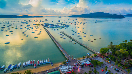Obraz premium aerial photography cloudy above Chalong pier