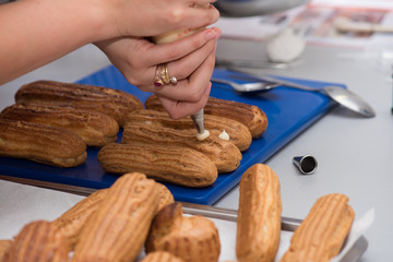 Filling the éclair
