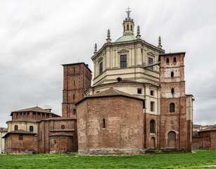 Fototapeta na wymiar Basilica of San Lorenzo in Milan, Italy