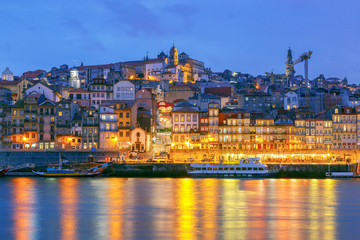 Fototapeta na wymiar Porto. Quay at night.