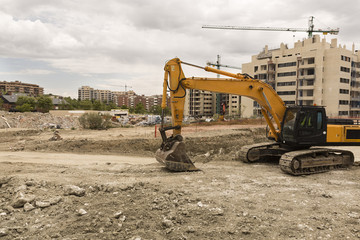 Máquina excavadora en obra.