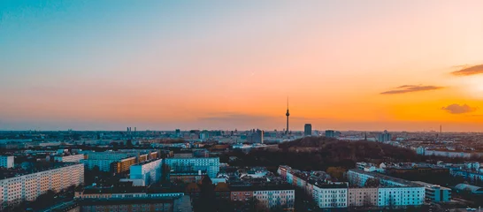 Tuinposter panoramisch overzicht van Oost-Berlijn in de middag © Robert Herhold