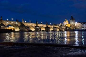 Obraz premium Karlsbrücke Nacht