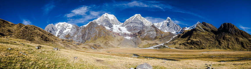 Hiking the alpine route on the Cordillera Huayhuash : remote, wild and awesome. - obrazy, fototapety, plakaty
