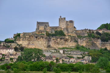 VILLAGE ET CHÂTEAU DE BEYNAC ( 12 éme Siècle ) PÉRIGORD NOIR DORDOGNE FRANCE 1  