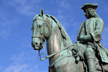 Naklejka na ściany i meble Statue centrale de la place Maria-Theresien-Platz à Vienne