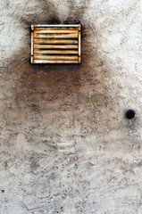 Alter verrosteter Luftabzug