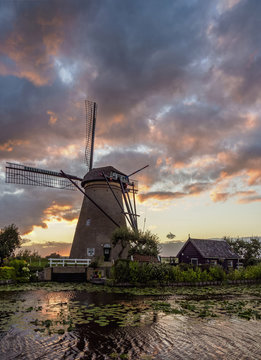 Windmill in Kinderdijk at sunset, UNESCO World Heritage Site, South Holland, The Netherlands