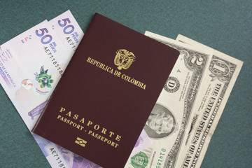 Fototapeta premium Colombian passport and money 