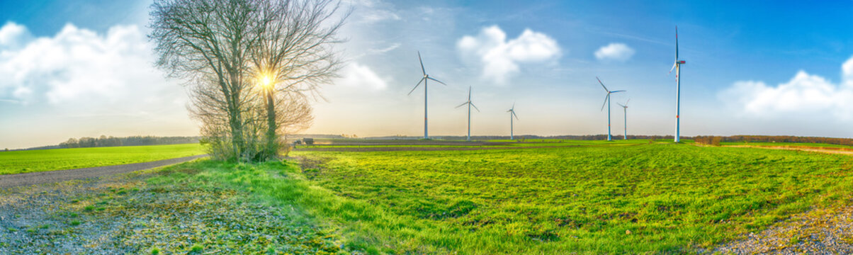 Windkraft - Erneuerbare Energie Panorama - Windkraftanlage.