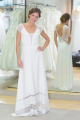 Naklejka premium testing the gown