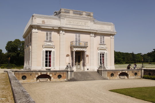 Pavillon du parc de Bagatelle &agrave; Paris