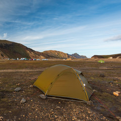 Obraz premium Camping, Zelt und Abenteuer auf Island. Campingplatz mit Panorama