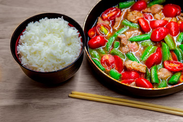 Curry, pork  Breast,Tuna Meat, Chili, Coconut,,tomato,pan