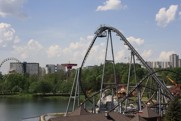 Rollercoaster w wesołym miasteczku na Śląsku