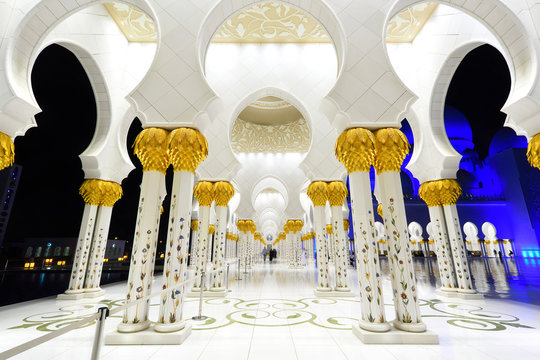Abu Dhabi Sheikh Zeid Grand Mosque In dubai