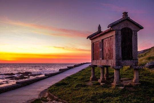 Espigueiro by the sea