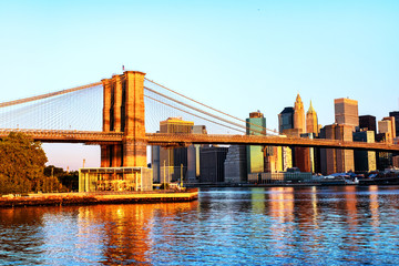 Fototapeta na wymiar View of Manhattan bridge and Manhattan in New York, USA in the morning