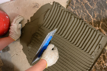 Close-up of a master's hand that makes furrows in a glutinous solution