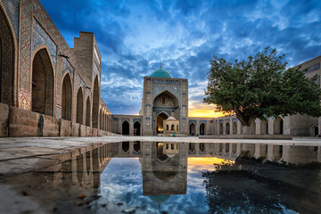 Inner courtyard of the Kalyan Mosque, part of the Po-i-Kalyan Complex in Bukhara, Uzbekistan - obrazy, fototapety, plakaty