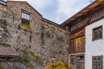Bauernhof mit Steinmauer in Wildermieming, Tirol