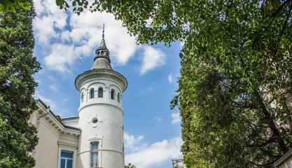 Obraz premium Old building tower in green city district space