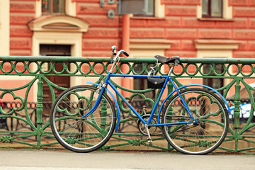Fototapeta na wymiar bicycle left on the bridge