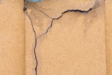 Cracked yellow wall due to improper dehydration and moisure